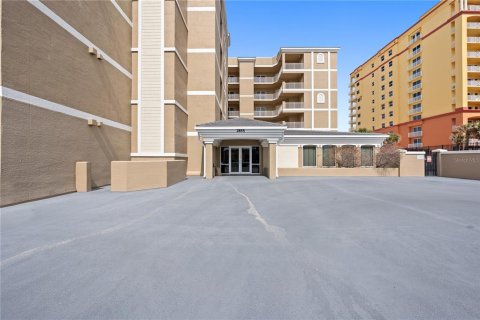 Condo in Daytona Beach, Florida, 3 bedrooms  № 2214735 - photo 4