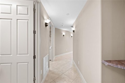 Condo in Daytona Beach, Florida, 3 bedrooms  № 2214735 - photo 8