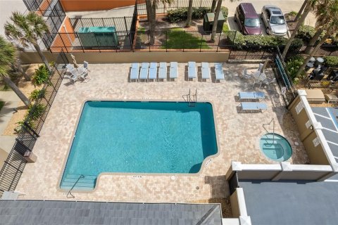 Condo in Daytona Beach, Florida, 3 bedrooms  № 2214735 - photo 2