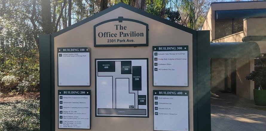 Commercial property in Orange Park, Florida 473.06 sq.m. № 1062770