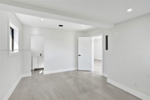 Casa en venta en Miami, Florida, 3 dormitorios, 111.39 m2 № 2006389 - foto 19