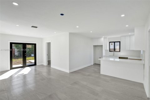 Casa en venta en Miami, Florida, 3 dormitorios, 111.39 m2 № 2006389 - foto 7