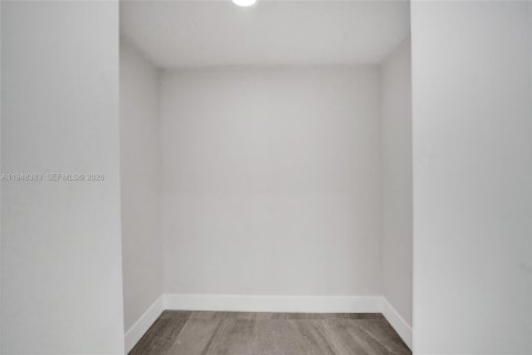 Casa en venta en Miami, Florida, 3 dormitorios, 111.39 m2 № 2006389 - foto 18