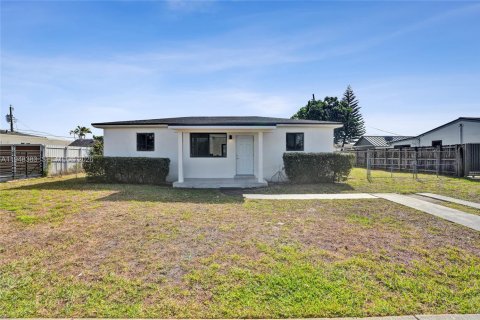 Casa en venta en Miami, Florida, 3 dormitorios, 111.39 m2 № 2006389 - foto 4