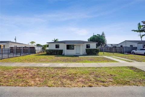 Casa en venta en Miami, Florida, 3 dormitorios, 111.39 m2 № 2006389 - foto 2