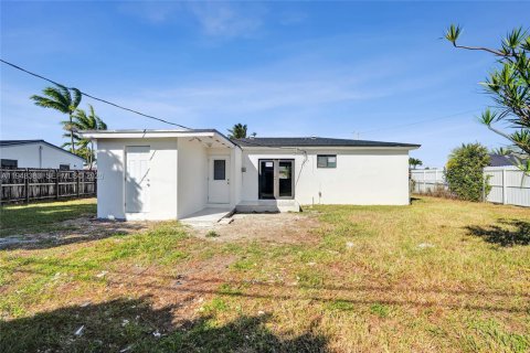 Casa en venta en Miami, Florida, 3 dormitorios, 111.39 m2 № 2006389 - foto 5