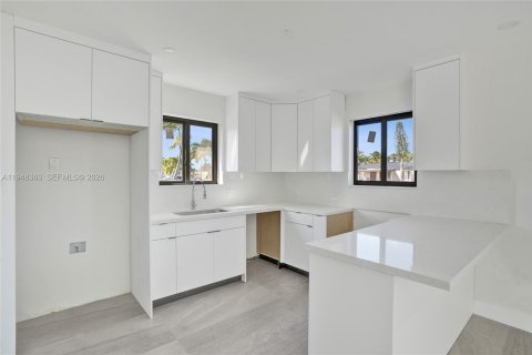 Casa en venta en Miami, Florida, 3 dormitorios, 111.39 m2 № 2006389 - foto 13