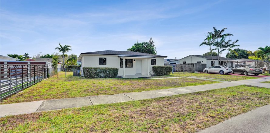 Casa en Miami, Florida 3 dormitorios, 111.39 m2 № 2006389