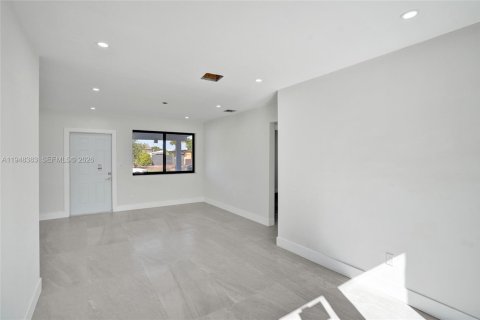Casa en venta en Miami, Florida, 3 dormitorios, 111.39 m2 № 2006389 - foto 15