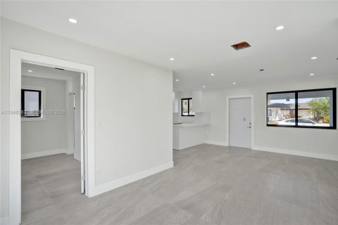 Casa en venta en Miami, Florida, 3 dormitorios, 111.39 m2 № 2006389 - foto 10
