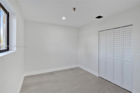 Casa en venta en Miami, Florida, 3 dormitorios, 111.39 m2 № 2006389 - foto 25