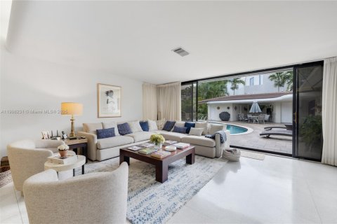 Casa en venta en Bal Harbour, Florida, 5 dormitorios, 291.9 m2 № 2035354 - foto 15