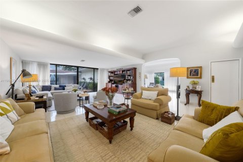 Casa en venta en Bal Harbour, Florida, 5 dormitorios, 291.9 m2 № 2035354 - foto 24