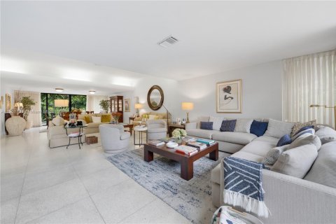 Casa en venta en Bal Harbour, Florida, 5 dormitorios, 291.9 m2 № 2035354 - foto 16