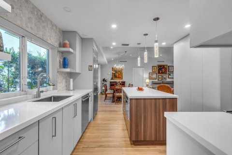 Купить виллу или дом в Корал-Гейблс, Флорида 3 спальни, 136.57м2, № 1991879 - фото 7