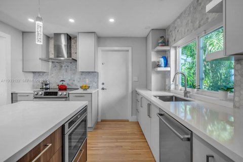 Купить виллу или дом в Корал-Гейблс, Флорида 3 спальни, 136.57м2, № 1991879 - фото 8