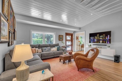 Купить виллу или дом в Корал-Гейблс, Флорида 3 спальни, 136.57м2, № 1991879 - фото 4