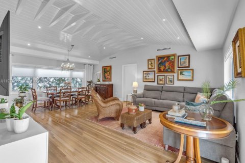 Купить виллу или дом в Корал-Гейблс, Флорида 3 спальни, 136.57м2, № 1991879 - фото 3