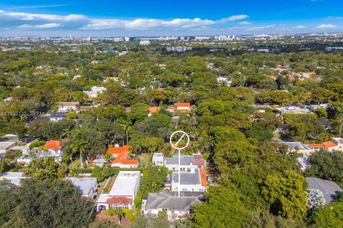 Купить виллу или дом в Корал-Гейблс, Флорида 3 спальни, 136.57м2, № 1991879 - фото 17