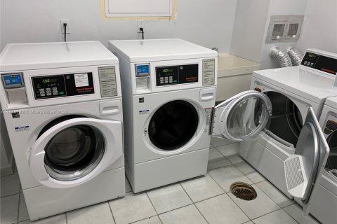Copropriété à louer à Miami Beach, Floride: 2 chambres, 149.11 m2 № 1850460 - photo 10