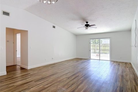 Villa ou maison à vendre à Edgewater, Floride: 2 chambres, 114.46 m2 № 2211520 - photo 8