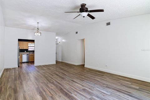 Villa ou maison à vendre à Edgewater, Floride: 2 chambres, 114.46 m2 № 2211520 - photo 12