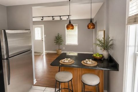 House in Tampa, Florida 3 bedrooms, 100.33 sq.m. № 2221352 - photo 5