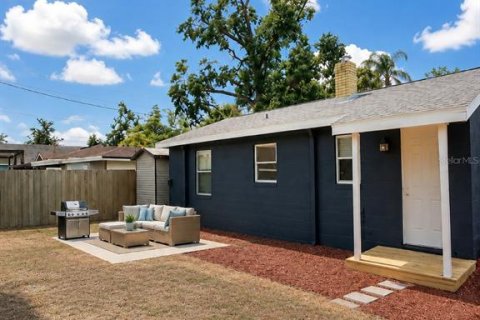 House in Tampa, Florida 3 bedrooms, 100.33 sq.m. № 2221352 - photo 2
