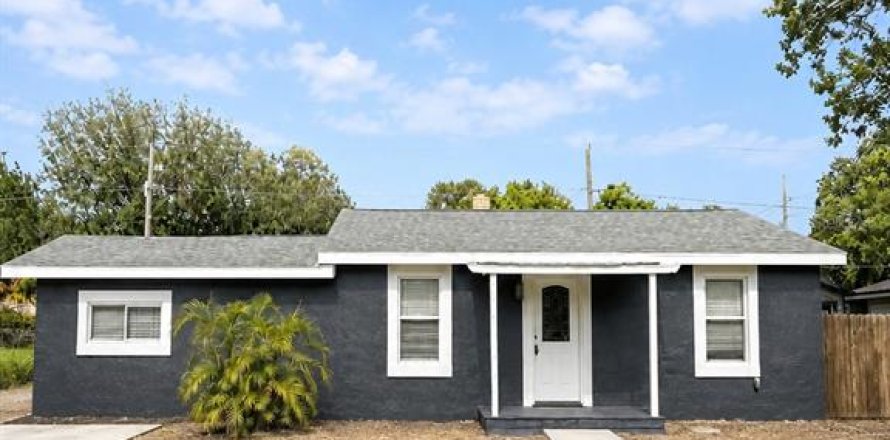 House in Tampa, Florida 3 bedrooms, 100.33 sq.m. № 2221352