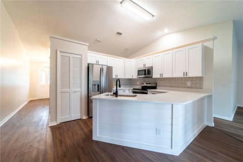House in Deltona, Florida 3 bedrooms, 163.51 sq.m. № 1917154 - photo 9