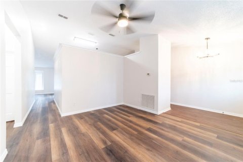 House in Deltona, Florida 3 bedrooms, 163.51 sq.m. № 1917154 - photo 5