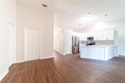 House in Deltona, Florida 3 bedrooms, 163.51 sq.m. № 1917154 - photo 8