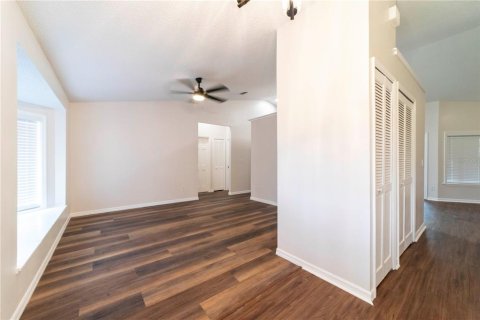 House in Deltona, Florida 3 bedrooms, 163.51 sq.m. № 1917154 - photo 4