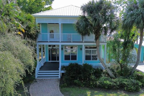 House in Sebring, Florida 3 bedrooms, 236.25 sq.m. № 1538625 - photo 2