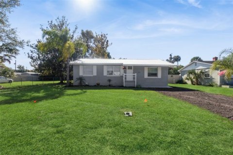 House in DeLand, Florida 3 bedrooms, 134.89 sq.m. № 2101963
