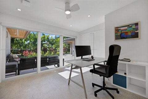 House in Coral Gables, Florida 5 bedrooms, 471.48 sq.m. № 1471366 - photo 25