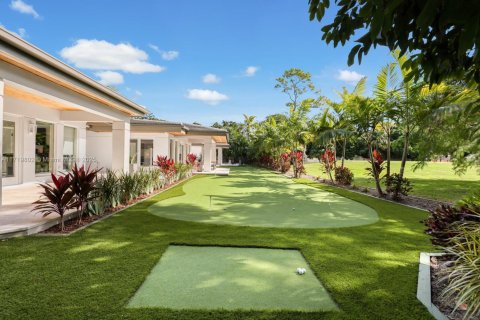 House in Coral Gables, Florida 5 bedrooms, 471.48 sq.m. № 1471366 - photo 5