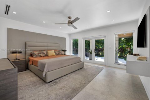 House in Coral Gables, Florida 5 bedrooms, 471.48 sq.m. № 1471366 - photo 20
