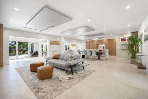 House in Coral Gables, Florida 5 bedrooms, 471.48 sq.m. № 1471366 - photo 3