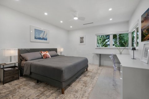 House in Coral Gables, Florida 5 bedrooms, 471.48 sq.m. № 1471366 - photo 30