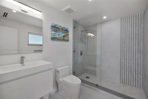 House in Coral Gables, Florida 5 bedrooms, 471.48 sq.m. № 1471366 - photo 29
