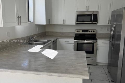 Adosado en alquiler en Homestead, Florida, 3 dormitorios № 2026334 - foto 5