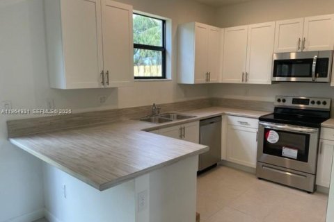 Adosado en alquiler en Homestead, Florida, 3 dormitorios № 2026334 - foto 4