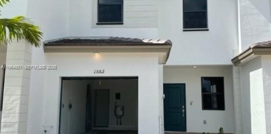 Adosado en Homestead, Florida 3 dormitorios № 2026334