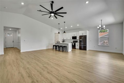 Casa en venta en Spring Hill, Florida, 4 dormitorios, 191.47 m2 № 1882743 - foto 8