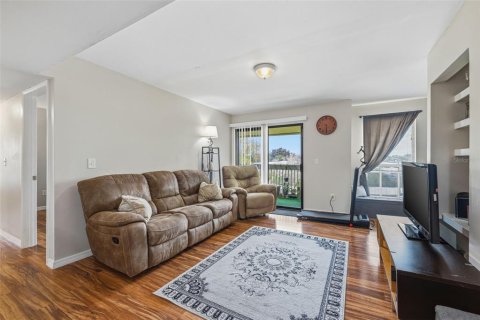 Condo in Palm Harbor, Florida, 3 bedrooms  № 2206531 - photo 9