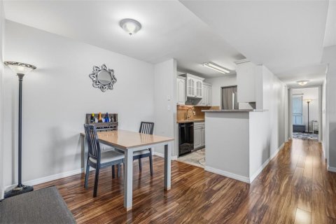Condo in Palm Harbor, Florida, 3 bedrooms  № 2206531 - photo 4