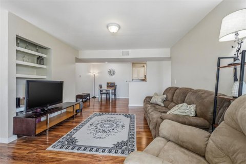 Condo in Palm Harbor, Florida, 3 bedrooms  № 2206531 - photo 11