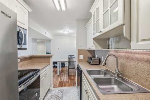 Condo in Palm Harbor, Florida, 3 bedrooms  № 2206531 - photo 7