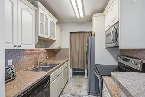Condo in Palm Harbor, Florida, 3 bedrooms  № 2206531 - photo 5